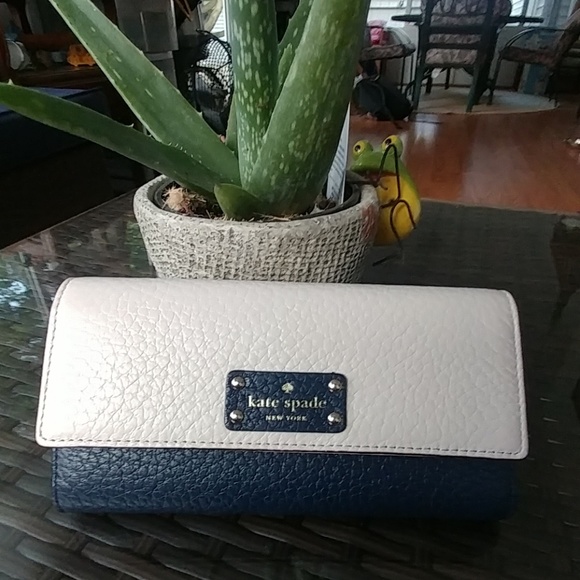 kate spade Handbags - Kate Spade Bay Street Sandra Navy/White Wallet